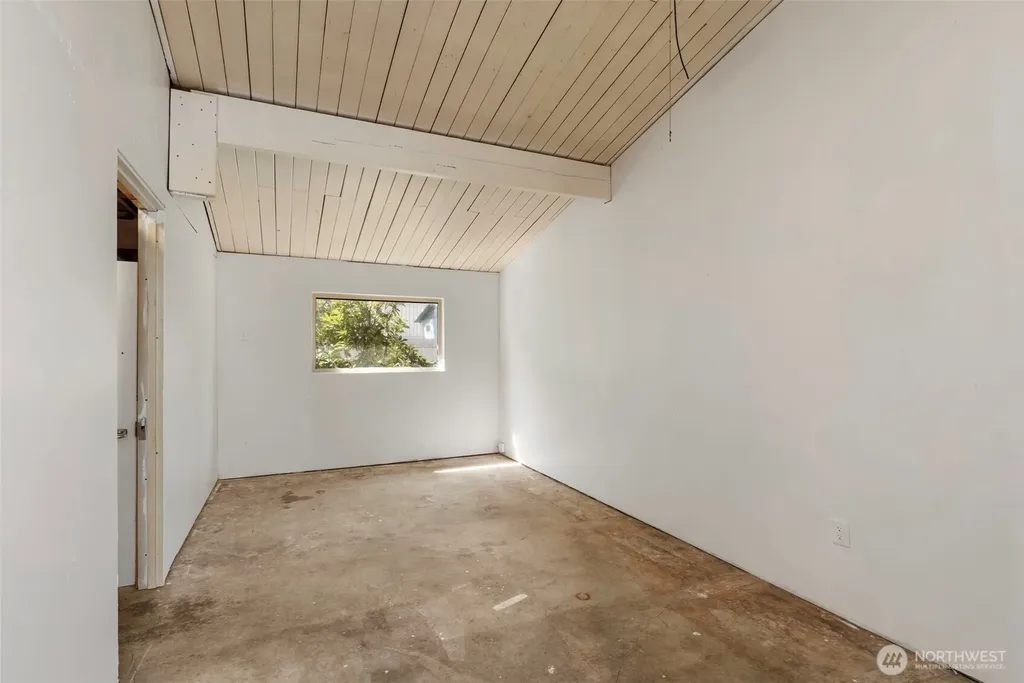 1961 E Mason Lake Drive E Grapeview WA 98546