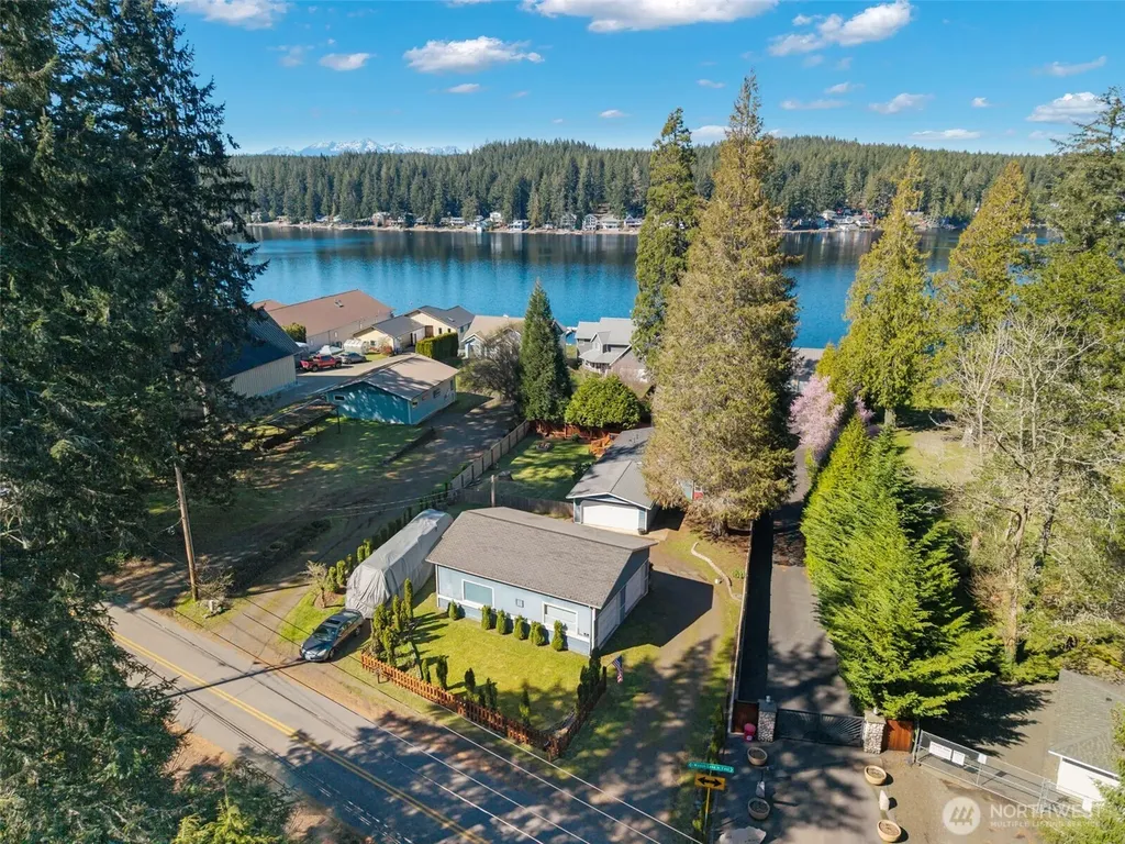 1961 E Mason Lake Drive E Grapeview WA 98546