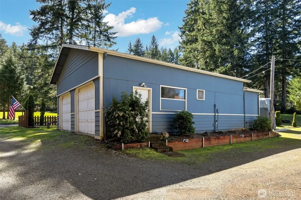 1961 E Mason Lake Drive E Grapeview WA 98546