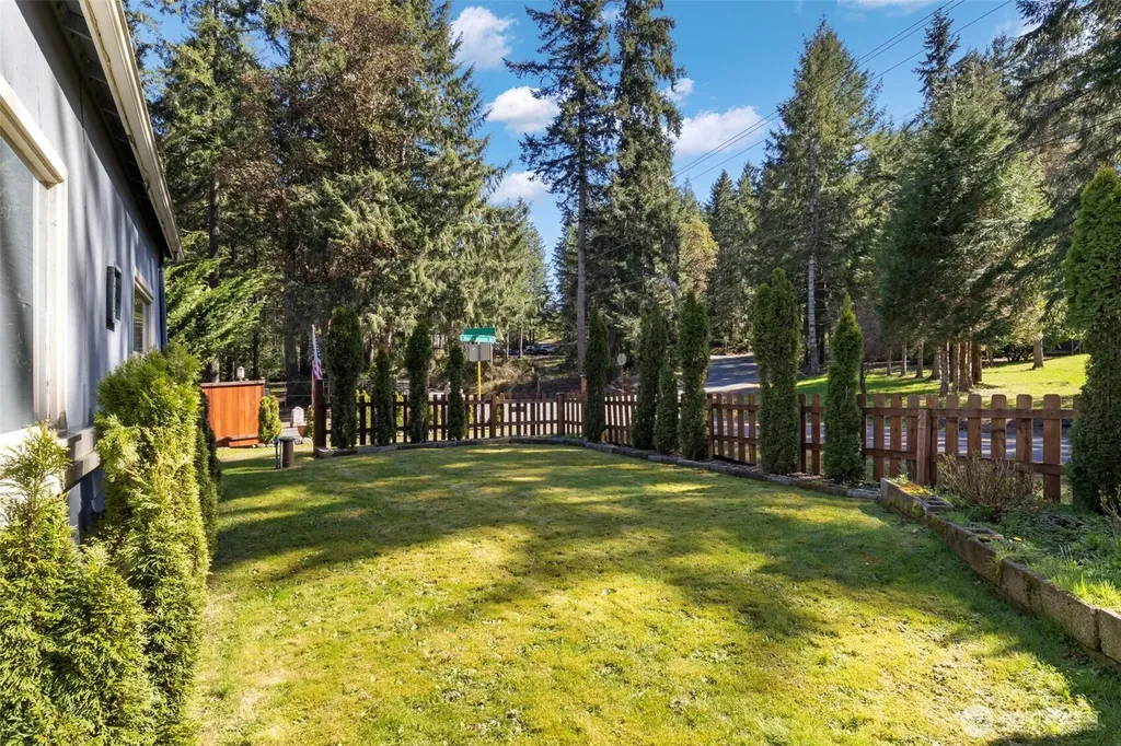 1961 E Mason Lake Drive E Grapeview WA 98546