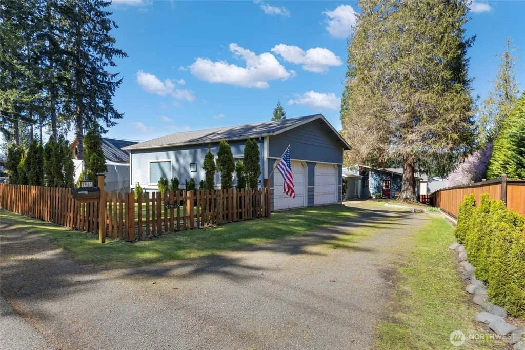 1961 E Mason Lake Drive E Grapeview WA 98546