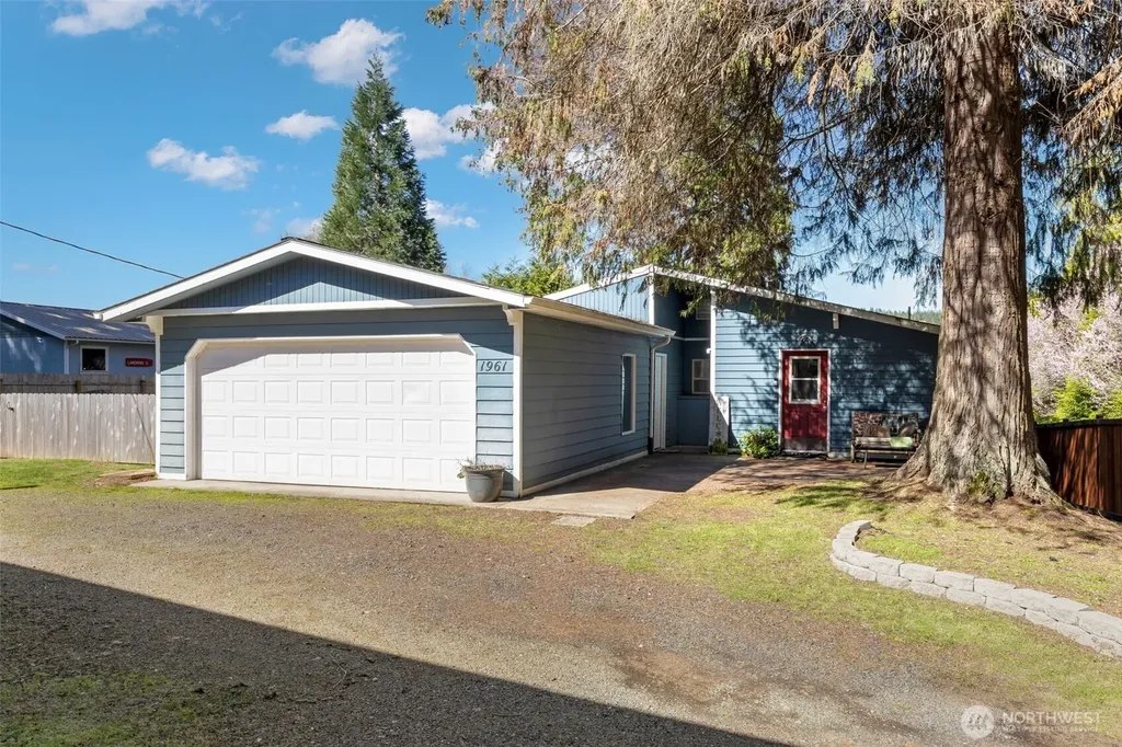 1961 E Mason Lake Drive E Grapeview WA 98546