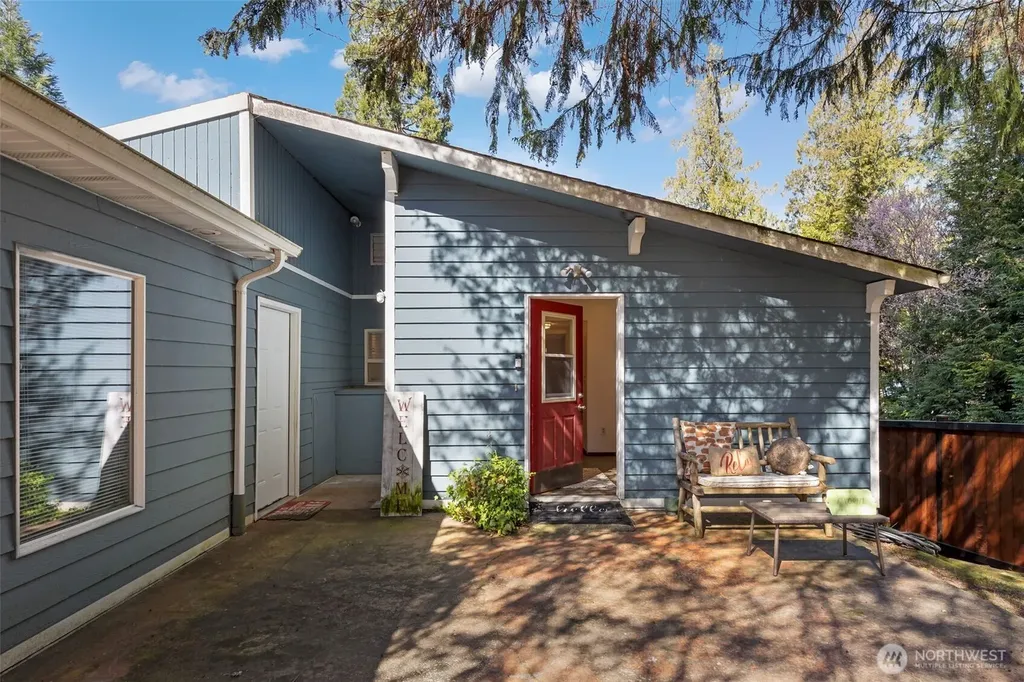 1961 E Mason Lake Drive E Grapeview WA 98546