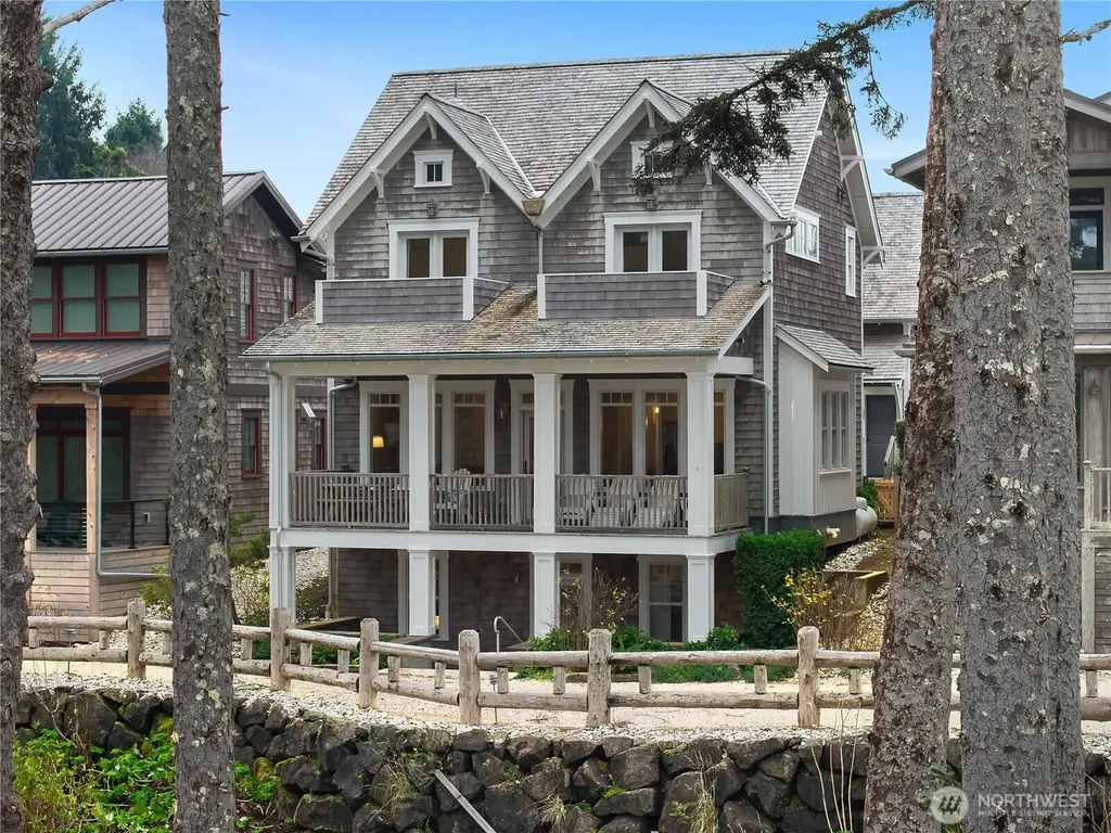 21 N Glen Lane Pacific Beach WA 98571