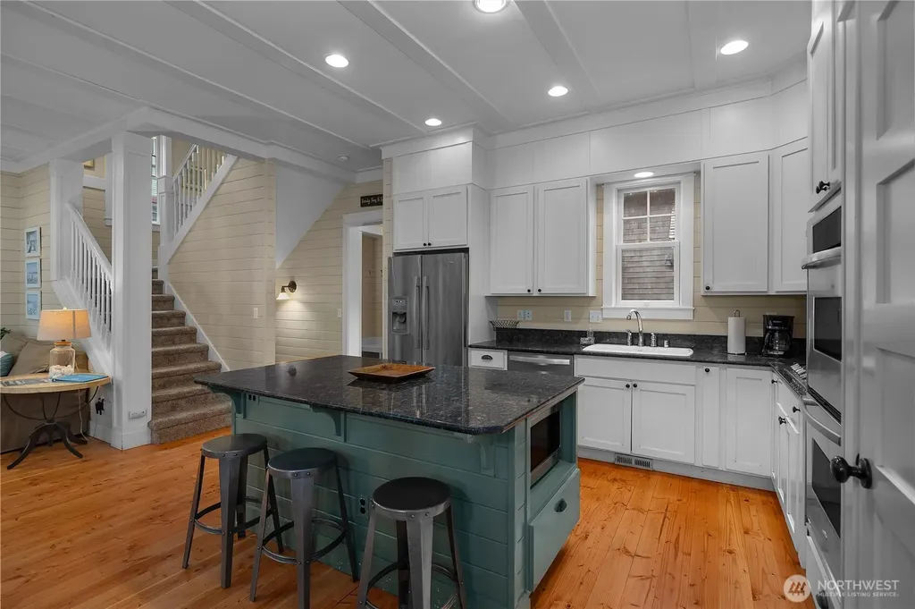 21 N Glen Lane Pacific Beach WA 98571
