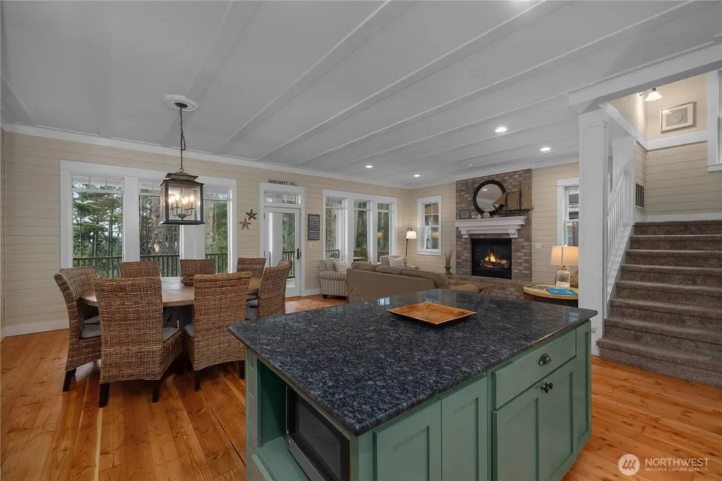 21 N Glen Lane Pacific Beach WA 98571