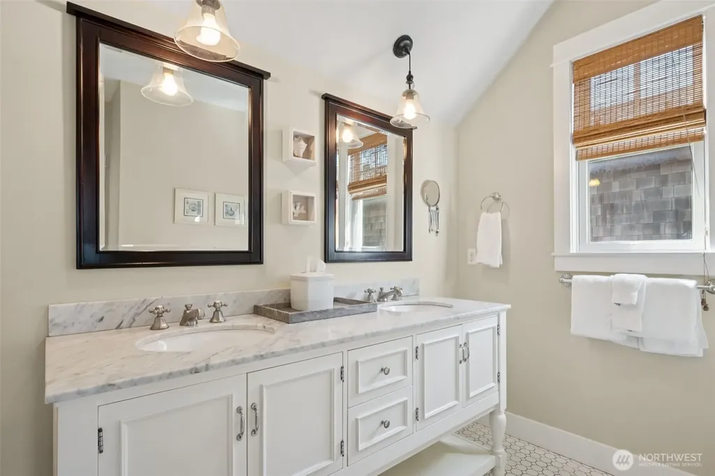 21 N Glen Lane Pacific Beach WA 98571