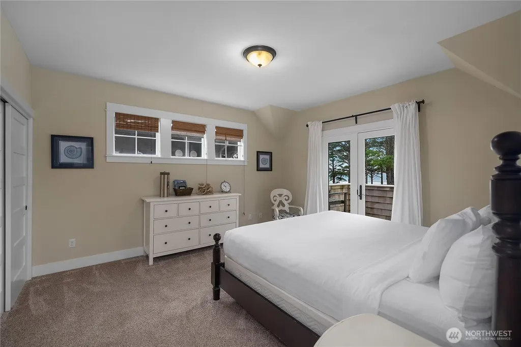 21 N Glen Lane Pacific Beach WA 98571