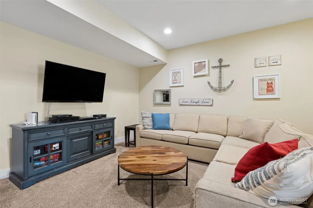 21 N Glen Lane Pacific Beach WA 98571