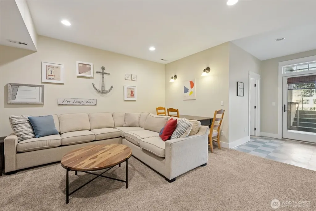 21 N Glen Lane Pacific Beach WA 98571