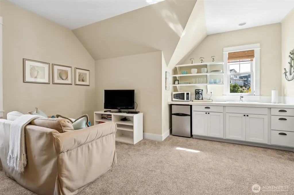 21 N Glen Lane Pacific Beach WA 98571