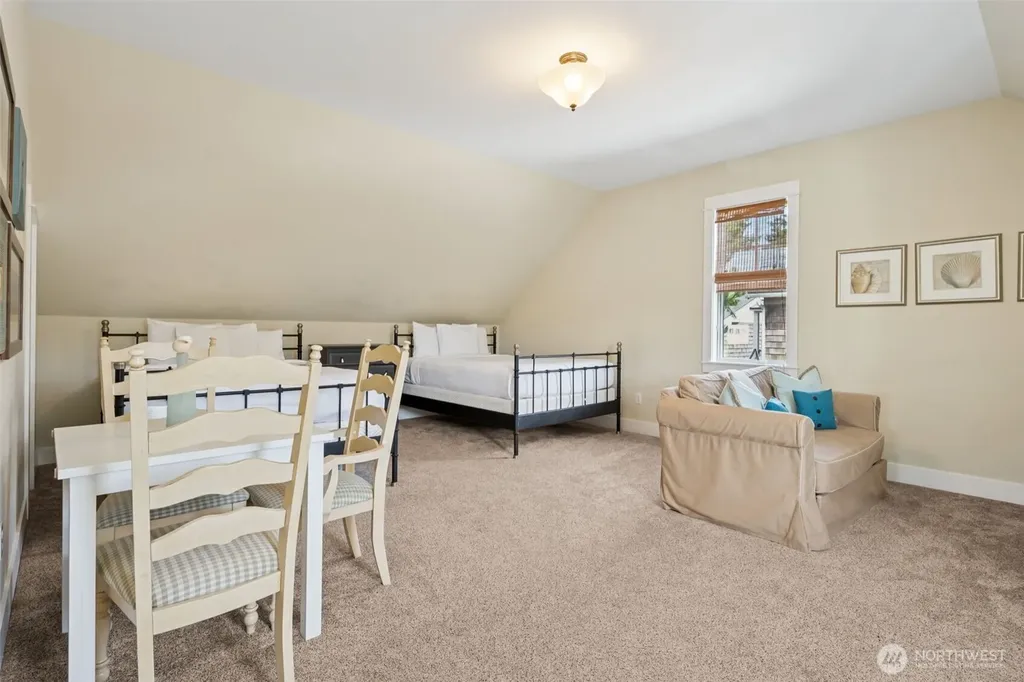 21 N Glen Lane Pacific Beach WA 98571