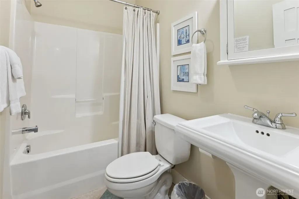 21 N Glen Lane Pacific Beach WA 98571