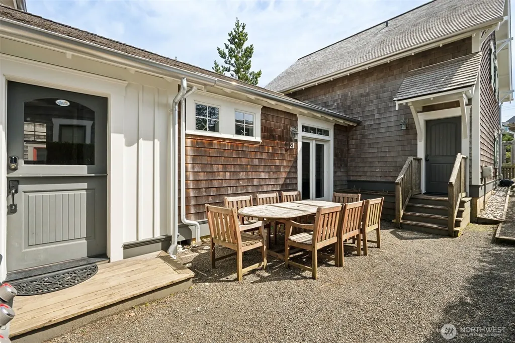 21 N Glen Lane Pacific Beach WA 98571