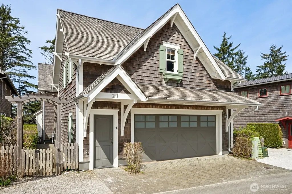21 N Glen Lane Pacific Beach WA 98571