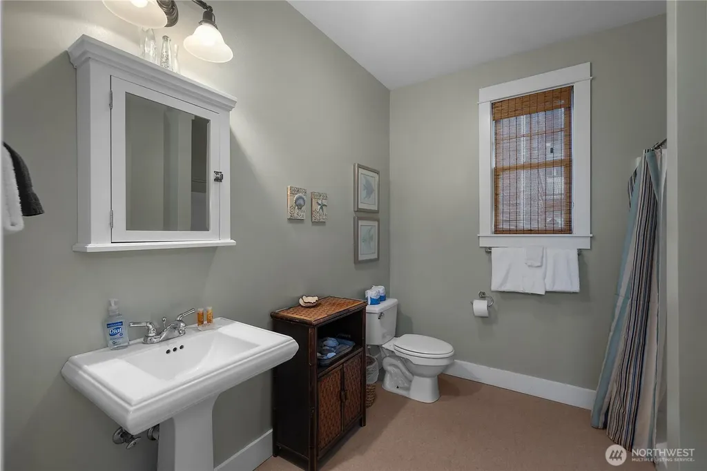 21 N Glen Lane Pacific Beach WA 98571