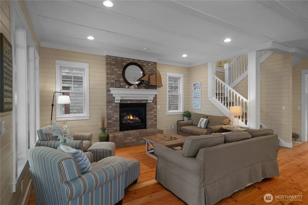 21 N Glen Lane Pacific Beach WA 98571