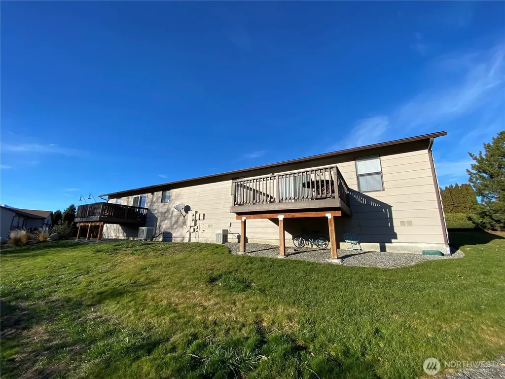 986 Highline Drive East Wenatchee WA 98802