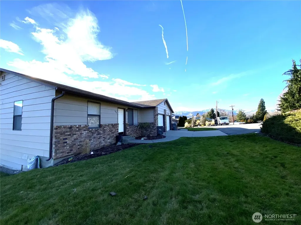 986 Highline Drive East Wenatchee WA 98802