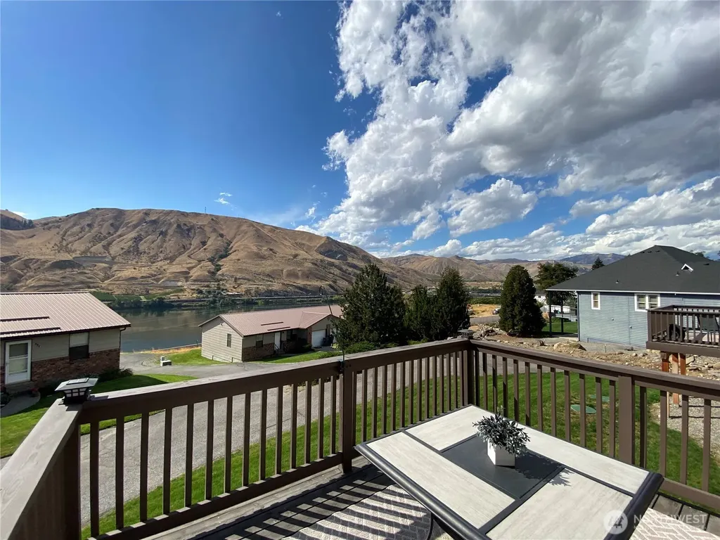 982 Highline Drive East Wenatchee WA 98802