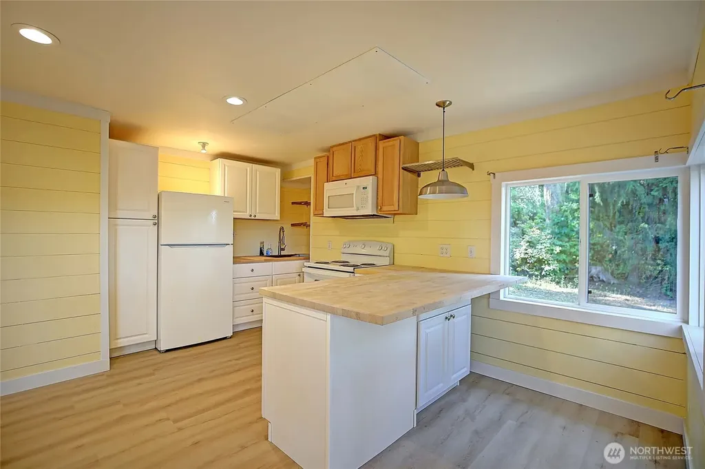 566 Sundin Drive Camano Island WA 98282