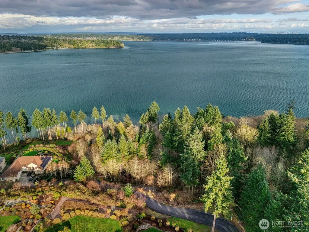 2401 NE Solar View Court Poulsbo WA 98345