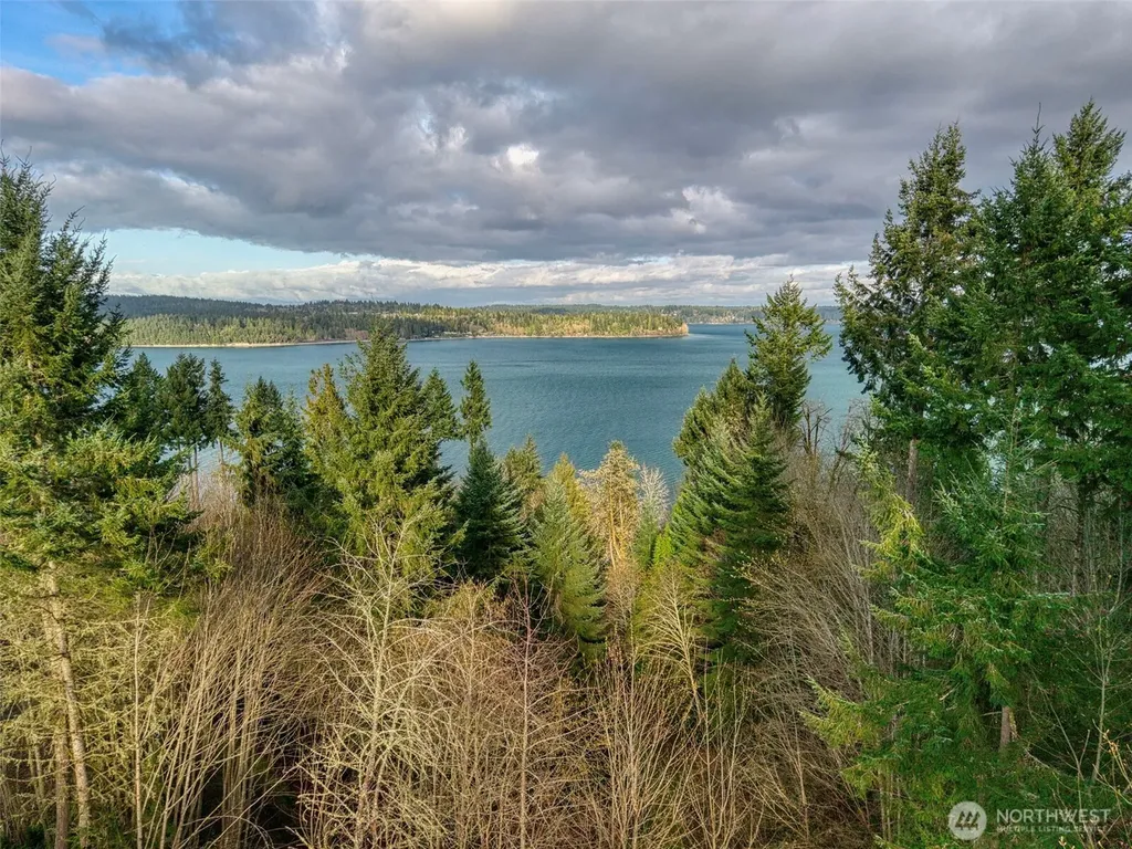 2401 NE Solar View Court Poulsbo WA 98345