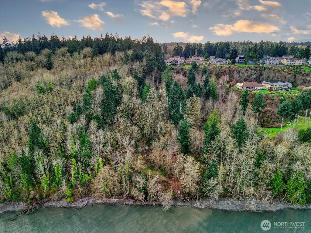 2401 NE Solar View Court Poulsbo WA 98345