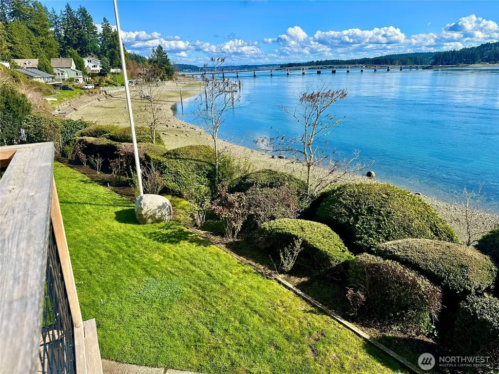 8806 Warren Drive NW Gig Harbor WA 98335