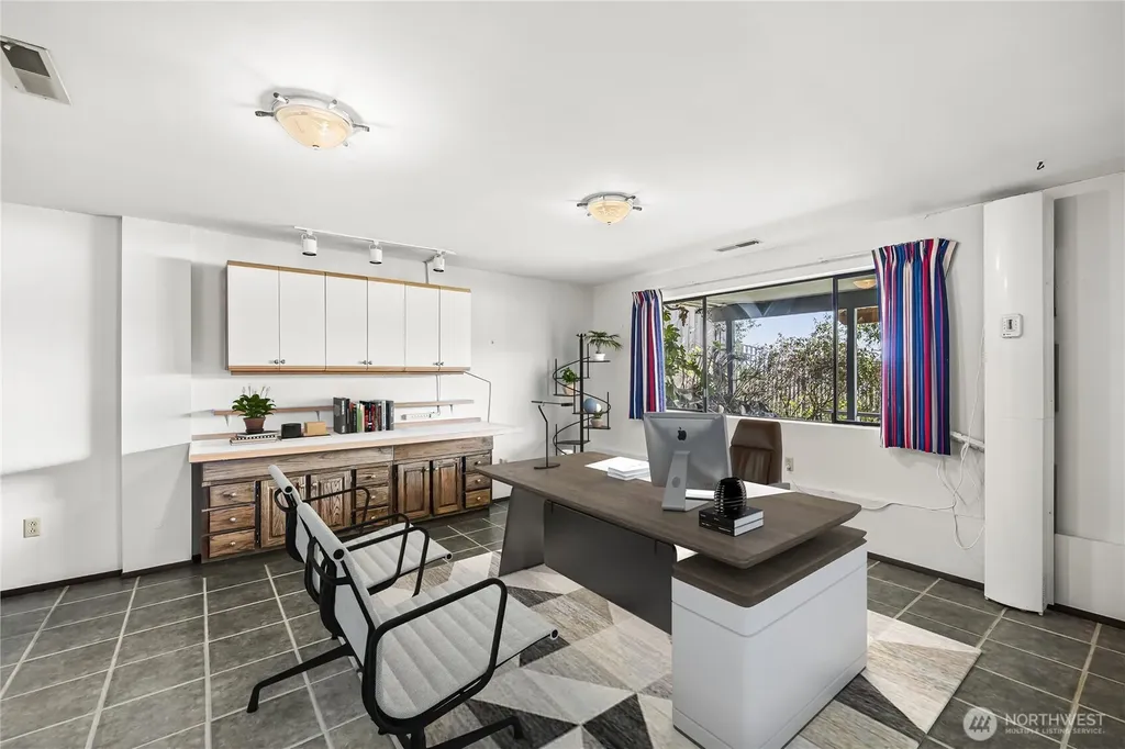 8806 Warren Drive NW Gig Harbor WA 98335
