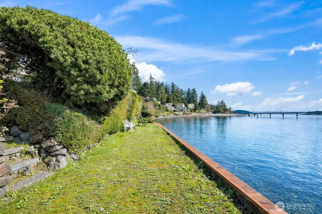 8806 Warren Drive NW Gig Harbor WA 98335
