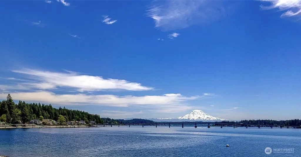 8806 Warren Drive NW Gig Harbor WA 98335