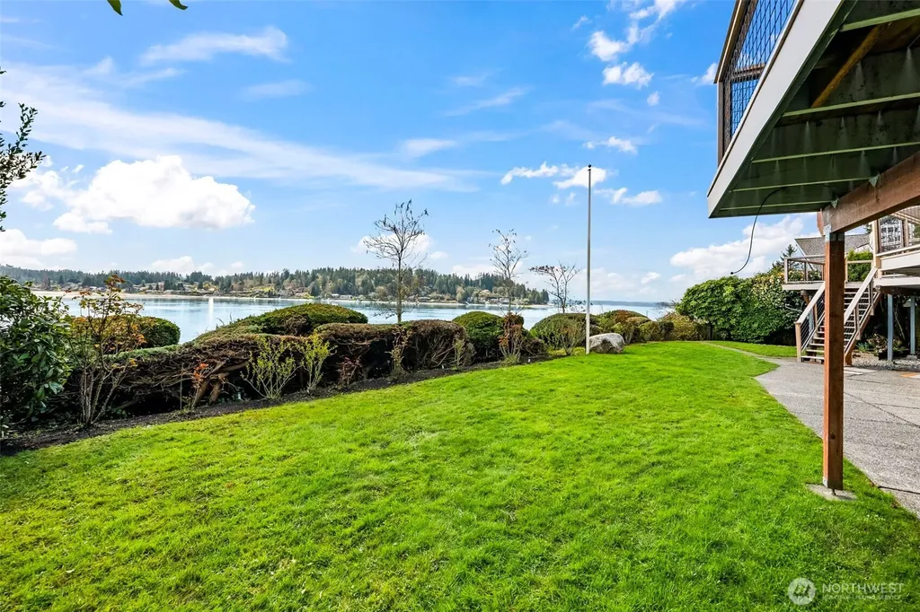 8806 Warren Drive NW Gig Harbor WA 98335