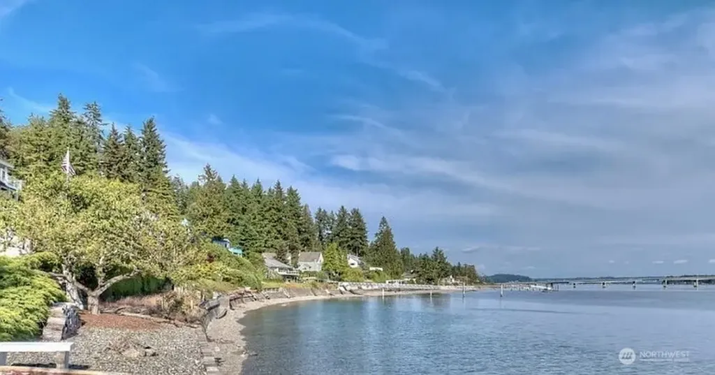 8806 Warren Drive NW Gig Harbor WA 98335