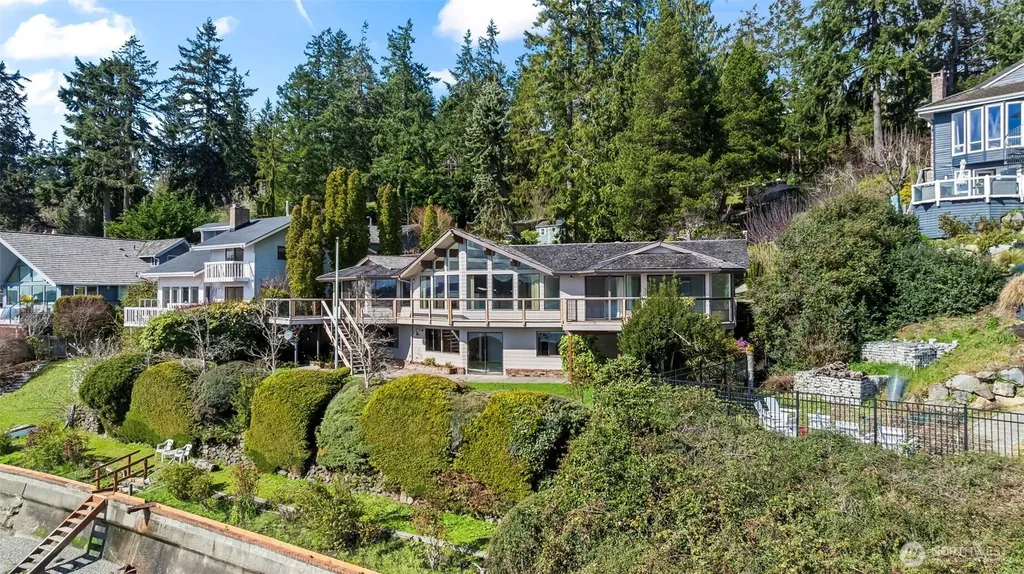 8806 Warren Drive NW Gig Harbor WA 98335