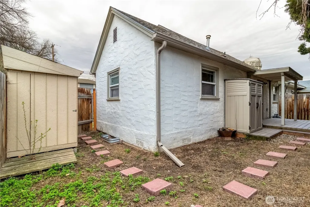 415 SE 5th Street College Place WA 99324