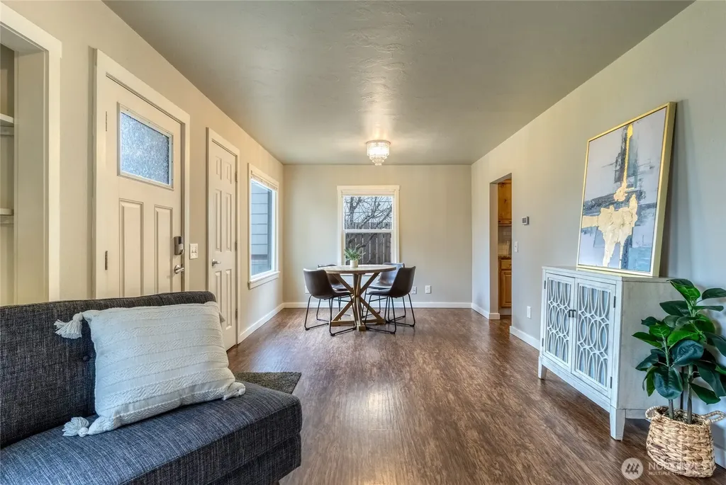 415 SE 5th Street College Place WA 99324