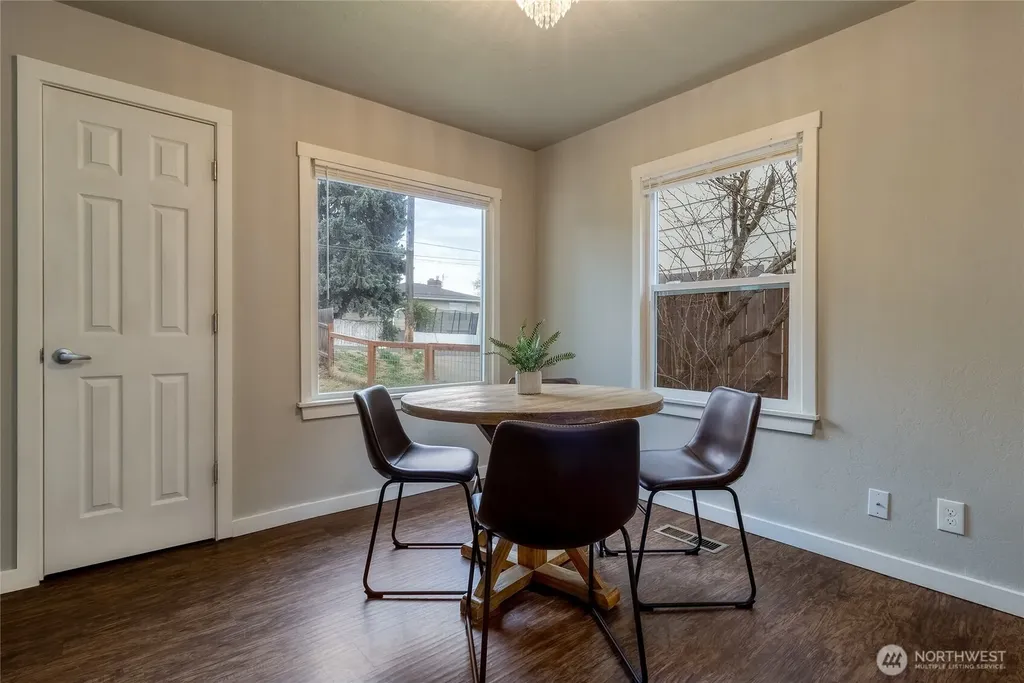 415 SE 5th Street College Place WA 99324