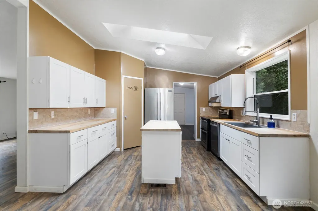 260 E Lansky Drive Shelton WA 98584