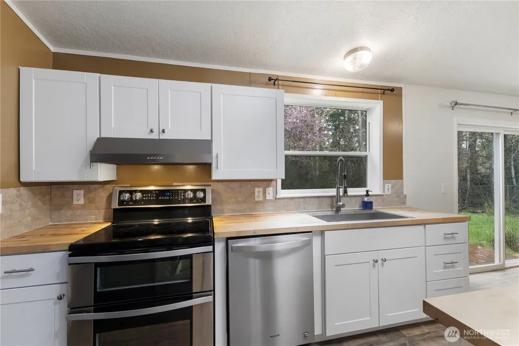 260 E Lansky Drive Shelton WA 98584