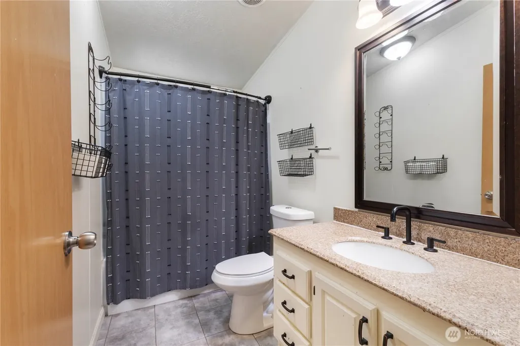 260 E Lansky Drive Shelton WA 98584