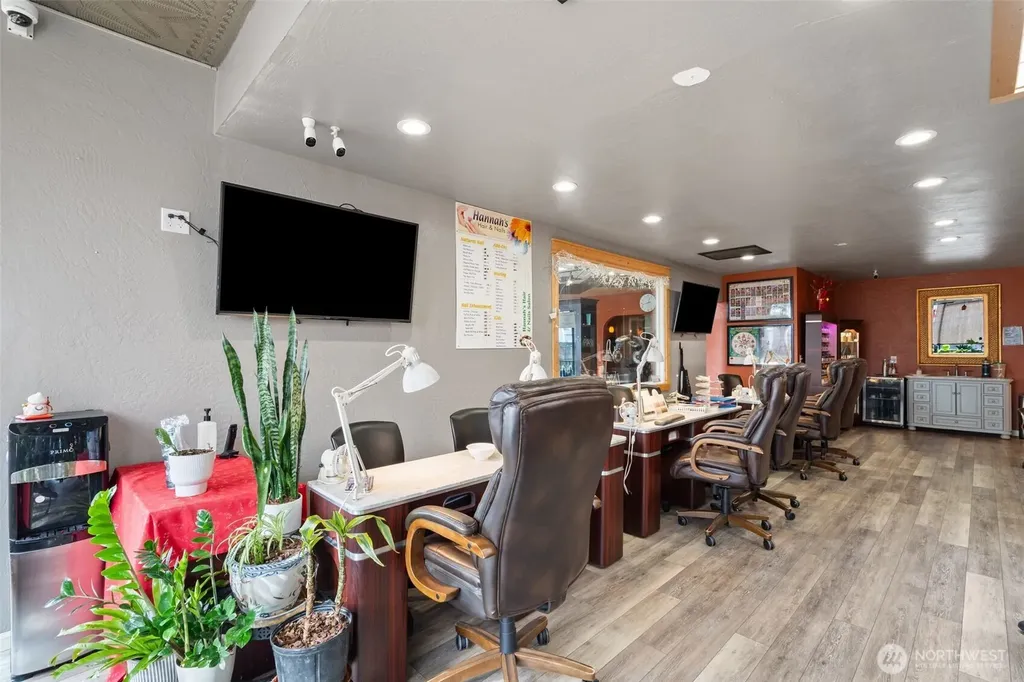 1304 Ocean Beach Highway Longview WA 98632