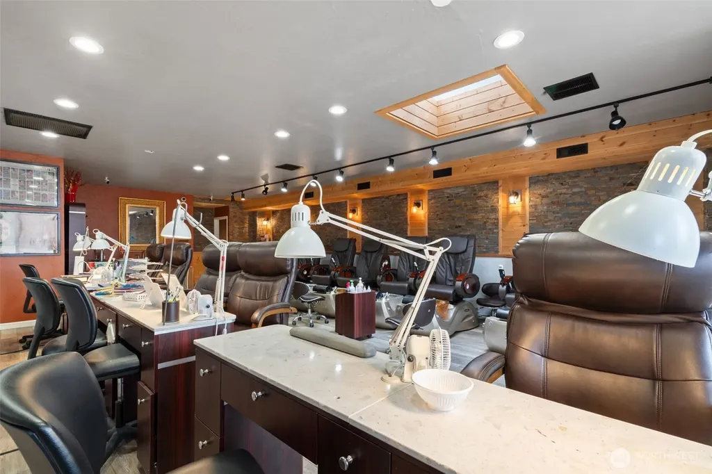 1304 Ocean Beach Highway Longview WA 98632