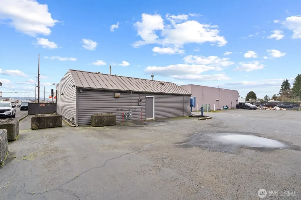 1304 Ocean Beach Highway Longview WA 98632