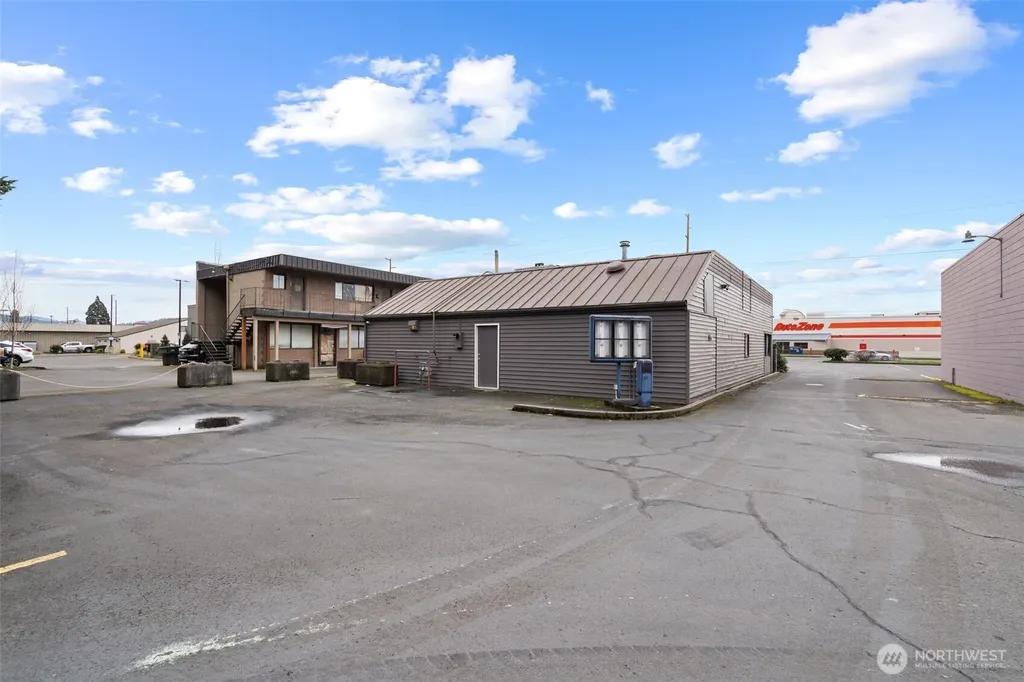 1304 Ocean Beach Highway Longview WA 98632