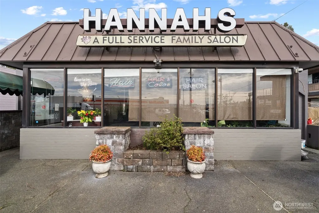 1304 Ocean Beach Highway Longview WA 98632