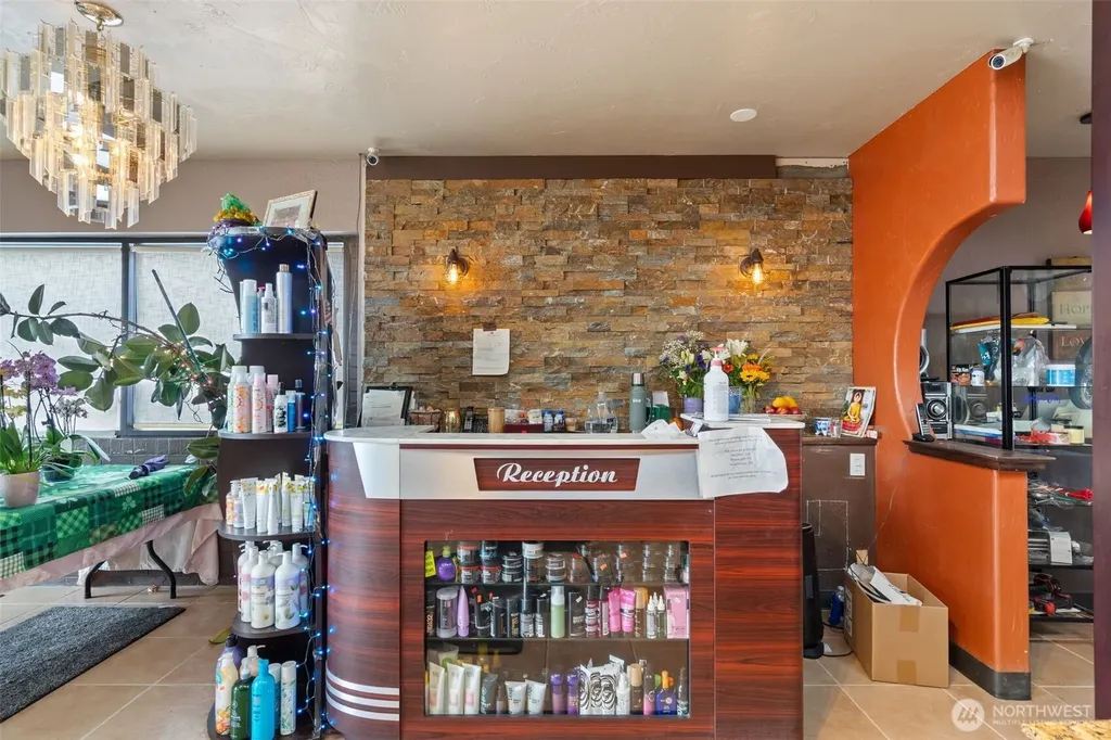 1304 Ocean Beach Highway Longview WA 98632
