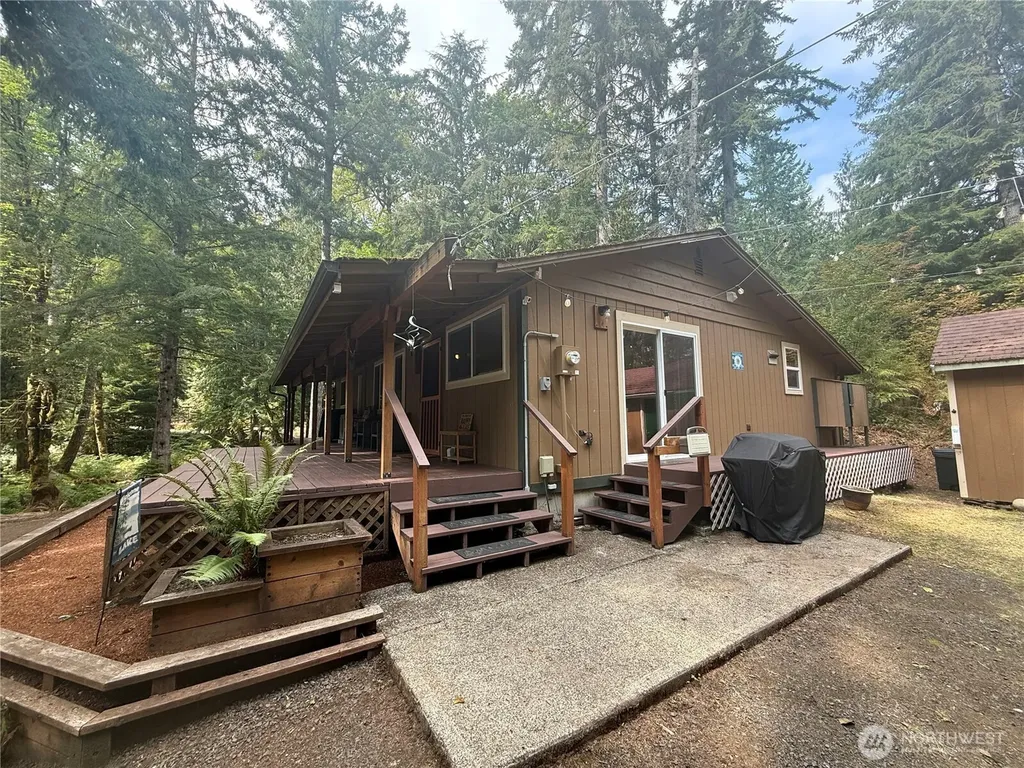 961 N Potlatch Drive Hoodsport WA 98548