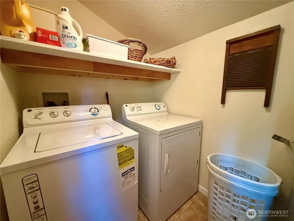 961 N Potlatch Drive Hoodsport WA 98548