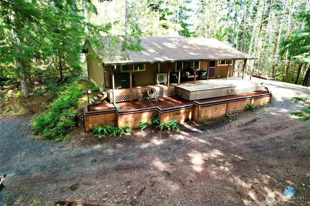 961 N Potlatch Drive Hoodsport WA 98548